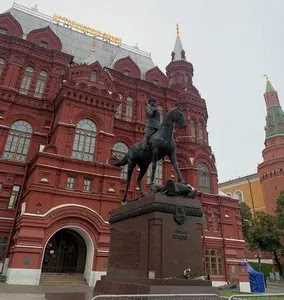 Сезонные колебания цен: когда бронировать